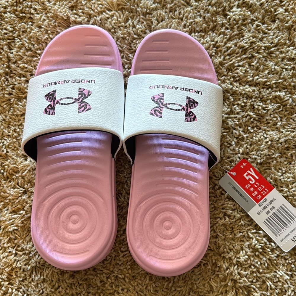 Kids 5Y Under Armour sandal
